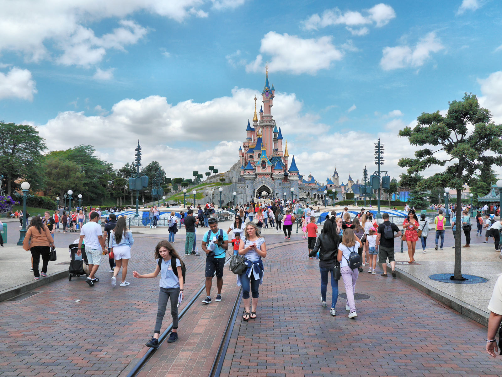 Disneyland Paris 12 Things You Need To See Do With Rides